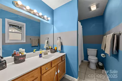 Bath - 72 Sovereign Cir, Clyde, NC 28721 photo 1 of 2