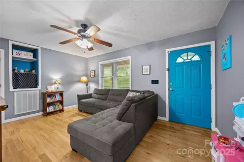 Living - 72 Sovereign Cir, Clyde, NC 28721 photo 1 of 2