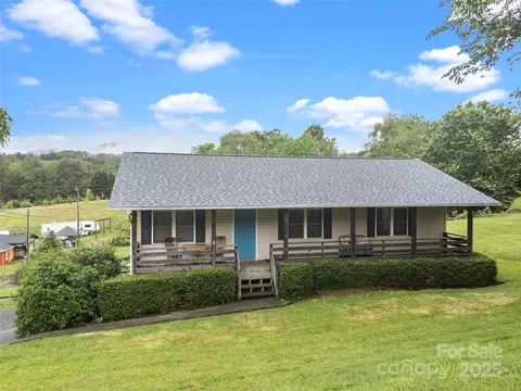 72 Sovereign Cir, Clyde, NC 28721