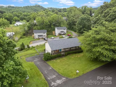 View/Area - 72 Sovereign Cir, Clyde, NC 28721 photo 1 of 2