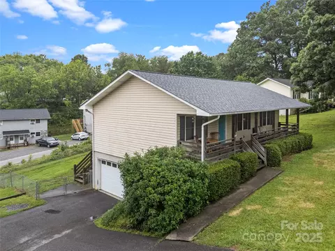 Exterior - 72 Sovereign Cir, Clyde, NC 28721 photo 2 of 3