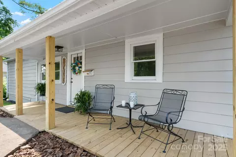 73 20th Sw Ave SW, Hickory, NC 28602