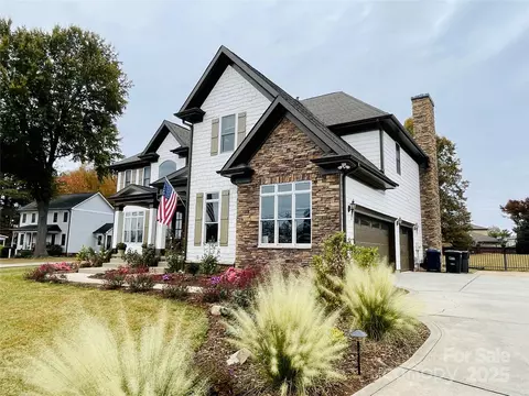 18745 Bluff Point Rd, Cornelius, NC 28031 photo 2