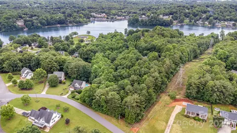 6255 Mountainside Dr, Hickory, NC 28601 photo 8