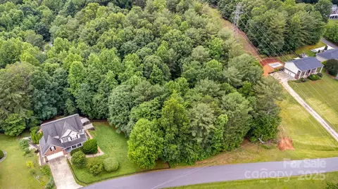 6255 Mountainside Dr, Hickory, NC 28601 photo 4