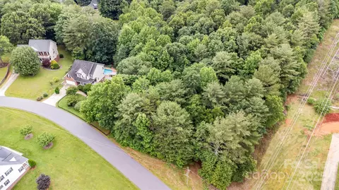 6255 Mountainside Dr, Hickory, NC 28601 photo 3