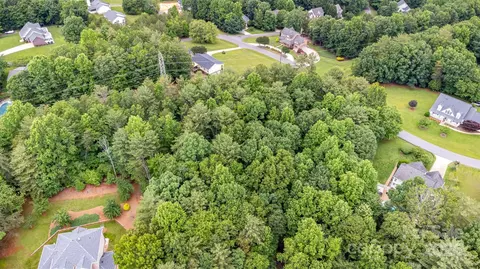 6255 Mountainside Dr, Hickory, NC 28601 photo 5