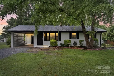 818 Stowe Ln, Gastonia, NC 28056
