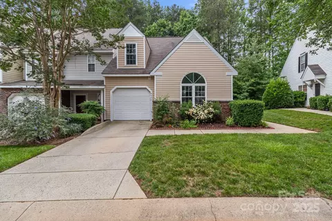 4557 Panther Pl, Charlotte, NC 28269