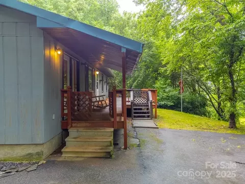 Exterior - 302 Mitchell Rd, Sylva, NC 28779 photo 7 of 17