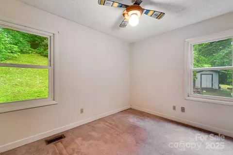 Bedroom - 302 Mitchell Rd, Sylva, NC 28779 photo 5 of 6