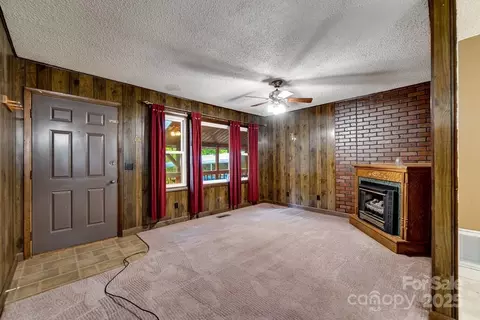 Living - 302 Mitchell Rd, Sylva, NC 28779 photo 5 of 7