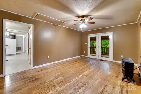 Living - 302 Mitchell Rd, Sylva, NC 28779 photo 3 of 7