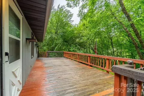 Exterior - 302 Mitchell Rd, Sylva, NC 28779 photo 8 of 17