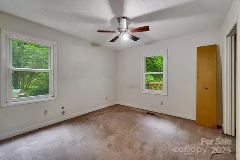 Bedroom - 302 Mitchell Rd, Sylva, NC 28779 photo 3 of 6