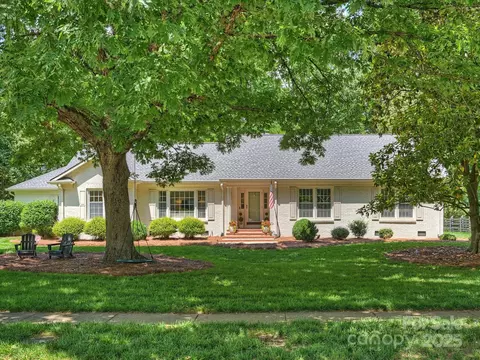 7022 Lancer Dr, Charlotte, NC 28226