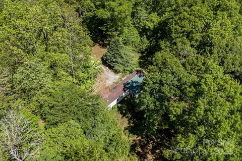 501 Deer Chase Cir, Cedar Mountain, NC 28718