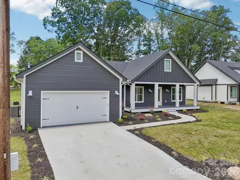 86 Point Hope Ln, Hendersonville, NC 28792