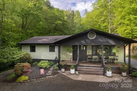 6623 Skyland Dr, Sylva, NC 28779