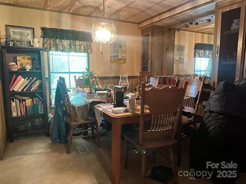Dining - 204 Long St, Marion, NC 28752 photo 1 of 1