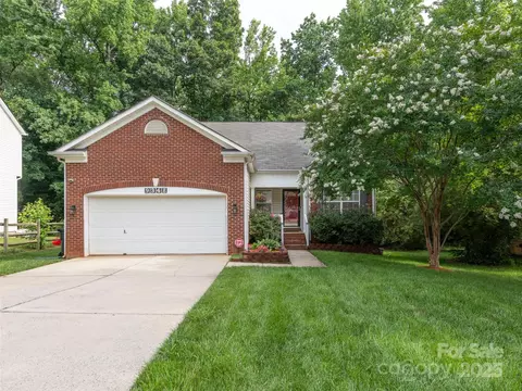 9348 Golden Pond Dr, Charlotte, NC 28269