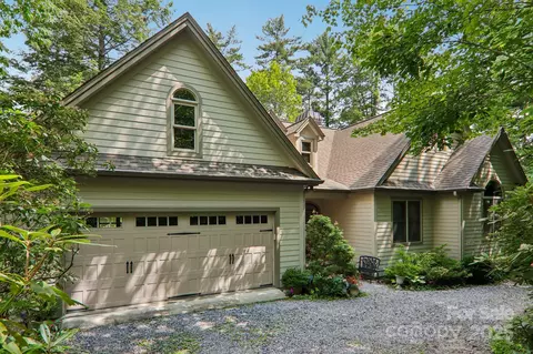 219 Hiwassee Rd, Lake Toxaway, NC 28747