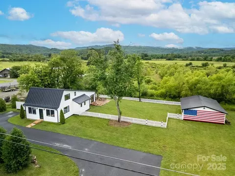 668 Old Hendersonville Hwy, Brevard, NC 28712
