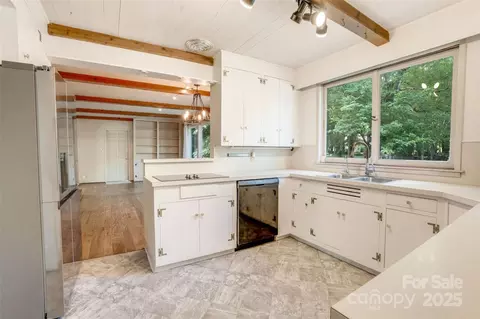 Kitchen - 1010 Forest Dr, Lancaster, SC 29720 photo 2 of 2