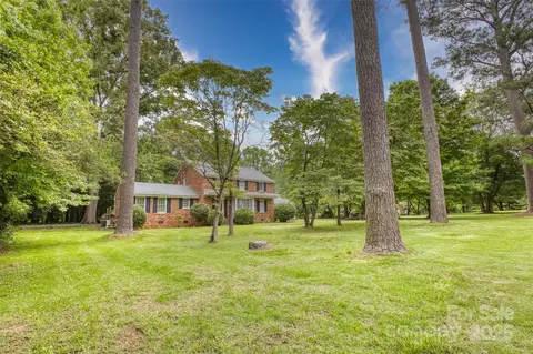 Exterior - 1010 Forest Dr, Lancaster, SC 29720 photo 3 of 7