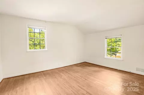 Bedroom - 1010 Forest Dr, Lancaster, SC 29720 photo 10 of 13