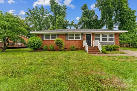 1631 Vancouver Dr, Charlotte, NC 28213