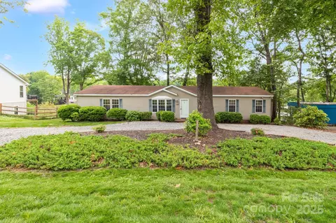 7232 Executive Cir, Denver, NC 28037 photo 3