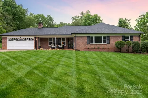 306 Tremont Park Se Cir SE, Lenoir, NC 28645