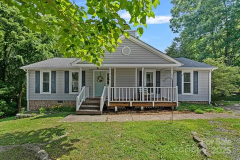 2934 Drakes Crossing Dr, Charlotte, NC 28262
