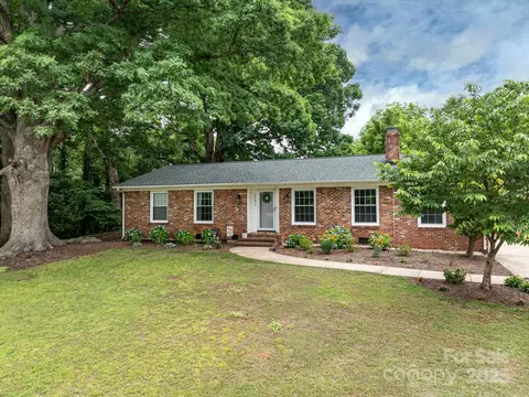 3042 Cresthill Dr, Charlotte, NC 28212