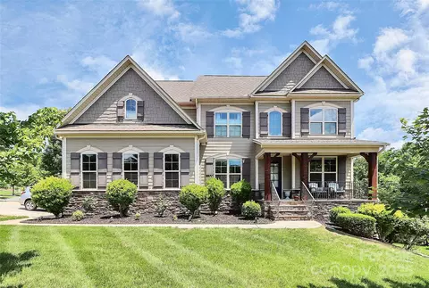9011 Kensington Forest Dr, Harrisburg, NC 28075