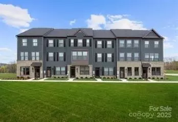 6046 Fonsac Ln, Charlotte, NC 28217