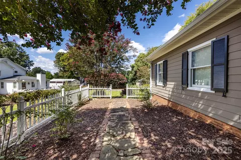 Exterior - 757 Concord Rd, Davidson, NC 28036 photo 5 of 12