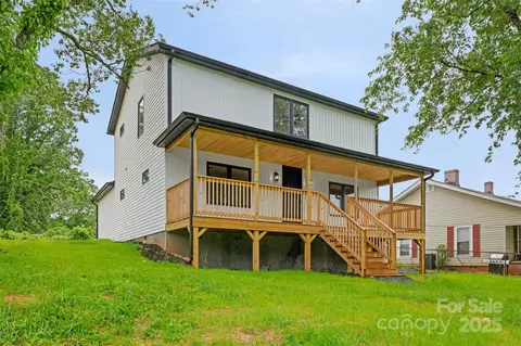 1076 W Henderson St, Marion, NC 28752