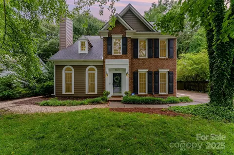 8624 Canter Post Dr, Charlotte, NC 28216
