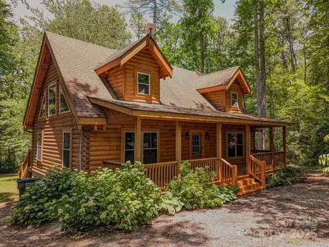 3374 Locust Grove Rd, Hendersonville, NC 28792
