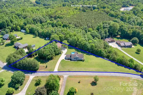 136 Barringer Dr, Statesville, NC 28625
