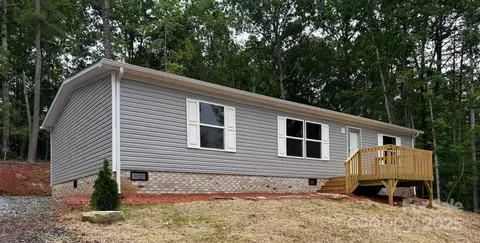 3162 Bear Trail Dr, Lenoir, NC 28645
