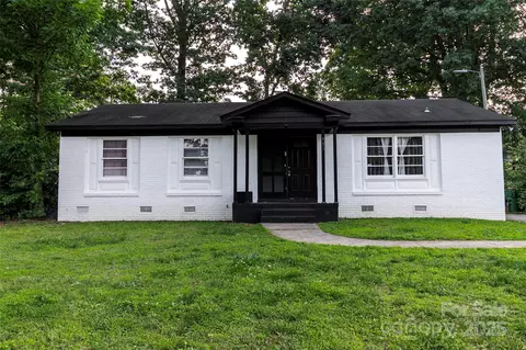 901 Echo Glen Rd, Charlotte, NC 28213