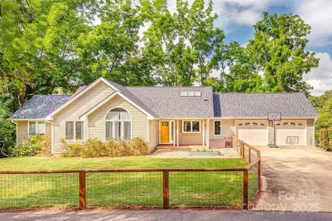 44 Samayoa Pl, Asheville, NC 28806