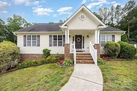 426 Carriage Ln, Linwood, NC 27299