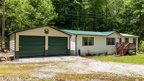 689 Bradford Rd, Burnsville, NC 28714