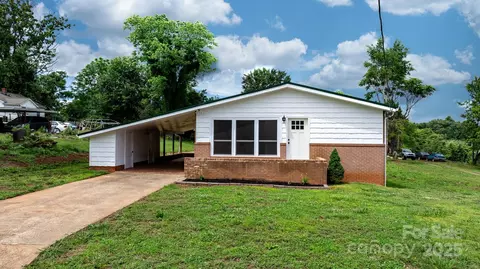 303 Ramsey St, Morganton, NC 28655