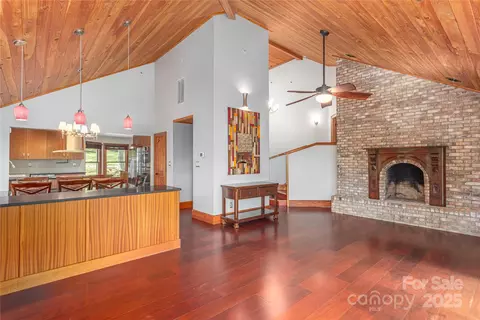 1227 Brush Creek Cir, Fairview, NC 28730
