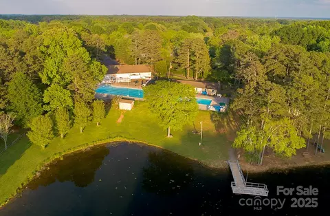 Exterior - 14027 Hackamore Dr, Matthews, NC 28105 photo 5 of 5